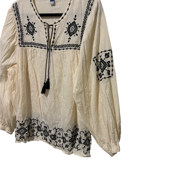 Old Navy Cream and Black Embroidered Blouse - Picture 5 of 5